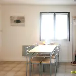 A Avec Piscine Partagee Et Vue