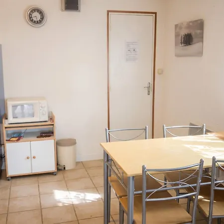 A Avec Piscine Partagee Et Vue Appartement