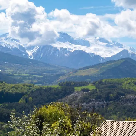 A Avec Piscine Partagee Et Vue Appartement Selonnet