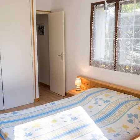 A Avec Piscine Partagee Et Vue *