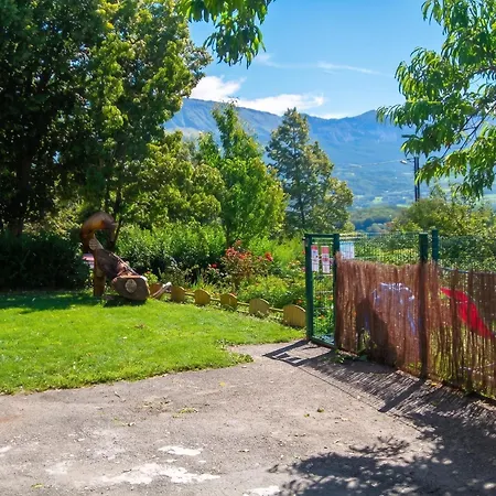 A Avec Piscine Partagee Et Vue * Selonnet