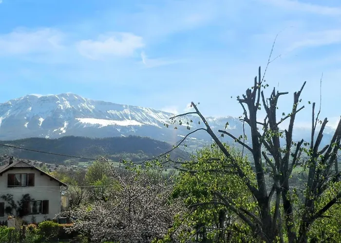 A Avec Piscine Partagee Et Vue Apartment *