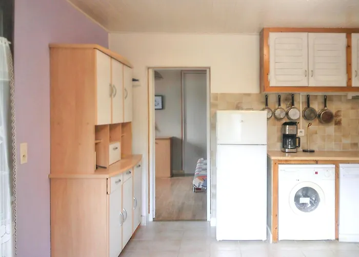 A Avec Piscine Partagee Et Vue *